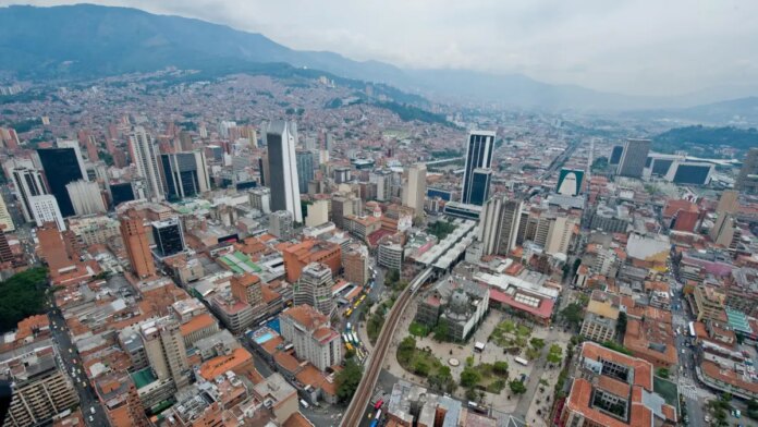 luces-y-sombras-en-las-finanzas-de-medellin:-un-patrimonio-historico-opacado-por-crisis-en-afinia-y-la-salud