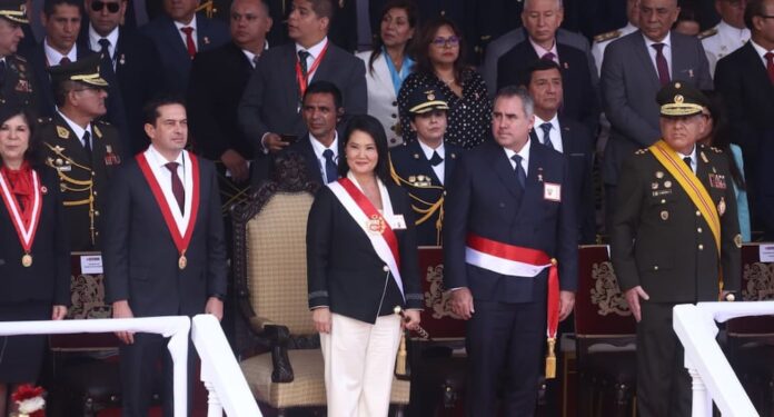 keiko-fujimori-encabeza-gran-parada-y-desfile-militar-por-fiestas-patrias-|-fotos