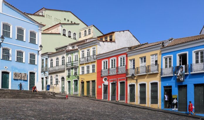 inaugurada-exposicion-gratuita-‘3-obas-de-xango’-en-caixa-cultural-de-brasil