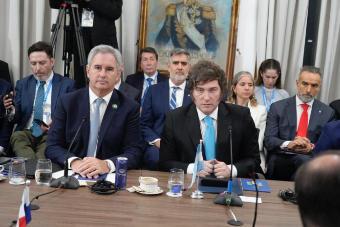 milei-decree-allows-expelling-foreigners-who-vilify-argentina