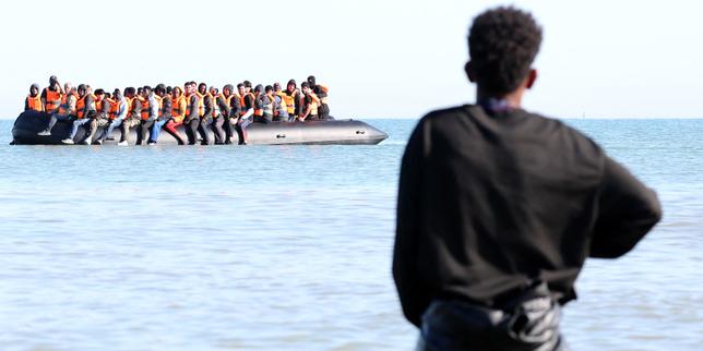 royaume-uni-:-en-une-journee,-752 migrants-arrives-sur-neuf-petits-bateaux-par-la-manche,-un-pic-depuis-le-debut-de-l’annee