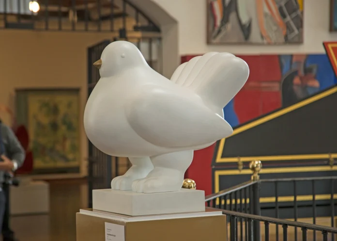 botero-dove-of-peace-removed-before-colombia’s-new-president