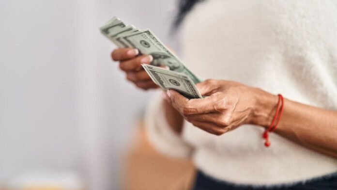 la-compra-de-dolar-ahorro-subio-en-junio-y-en-el-primer-semestre-supero-los-u$s15.000-millones