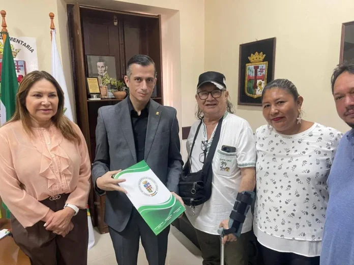 trabajadores-celebran-que-bono-de-vacunacion-pase-al-ministerio-de-salud