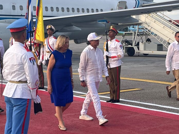 gustavo-petro-aterriza-en-la-habana-para-reunirse-con-miguel-diaz-canel-en-su-ultimo-viaje-oficial-como-presidente