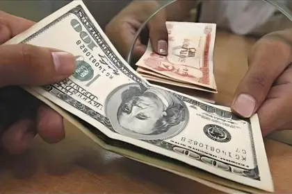 el-dolar-baja-2-centavos,-cotiza-en-bs-12,13